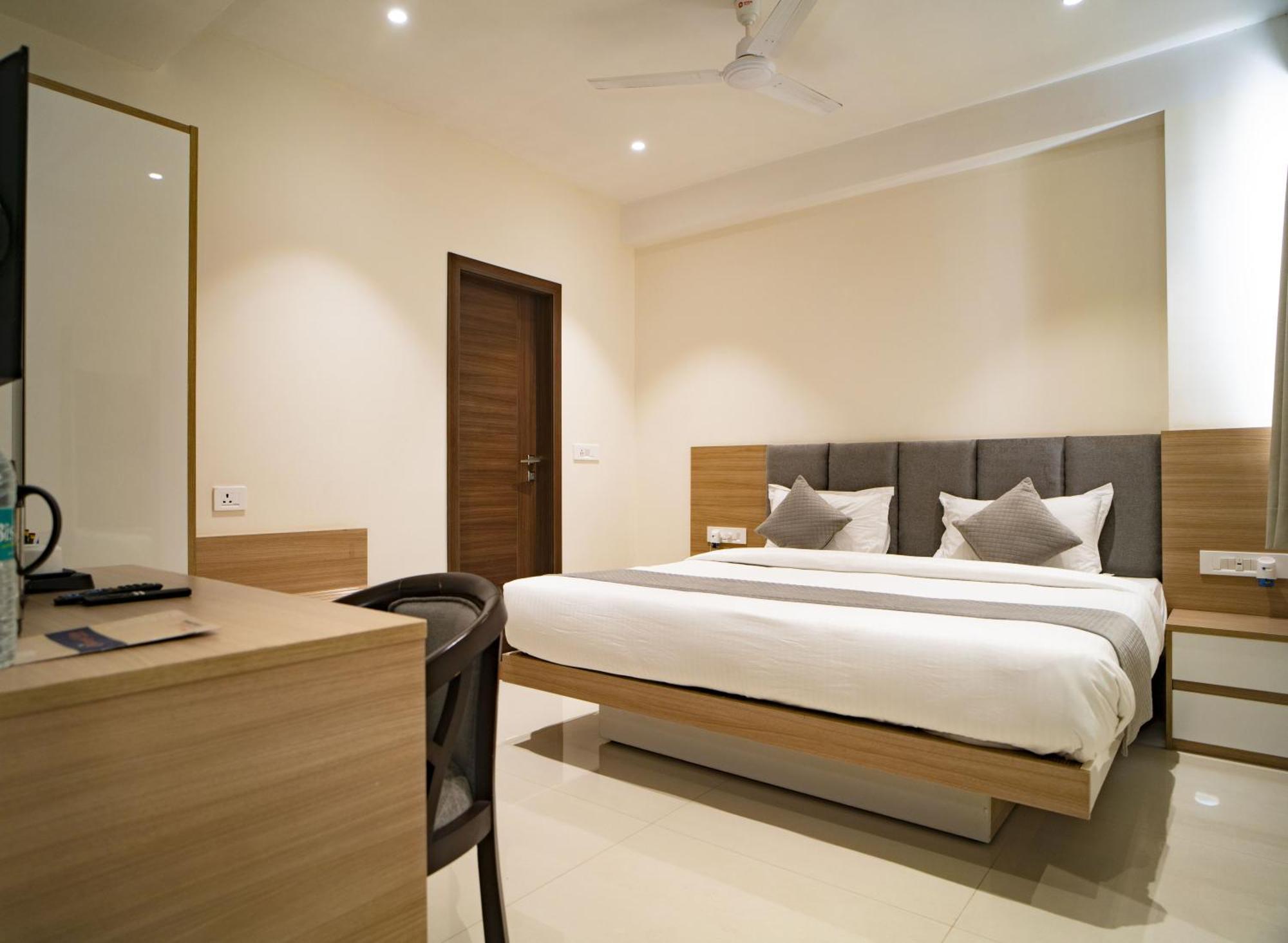 The Mangal View Residency - A Luxury Boutique Business Hotel Udaipur Buitenkant foto