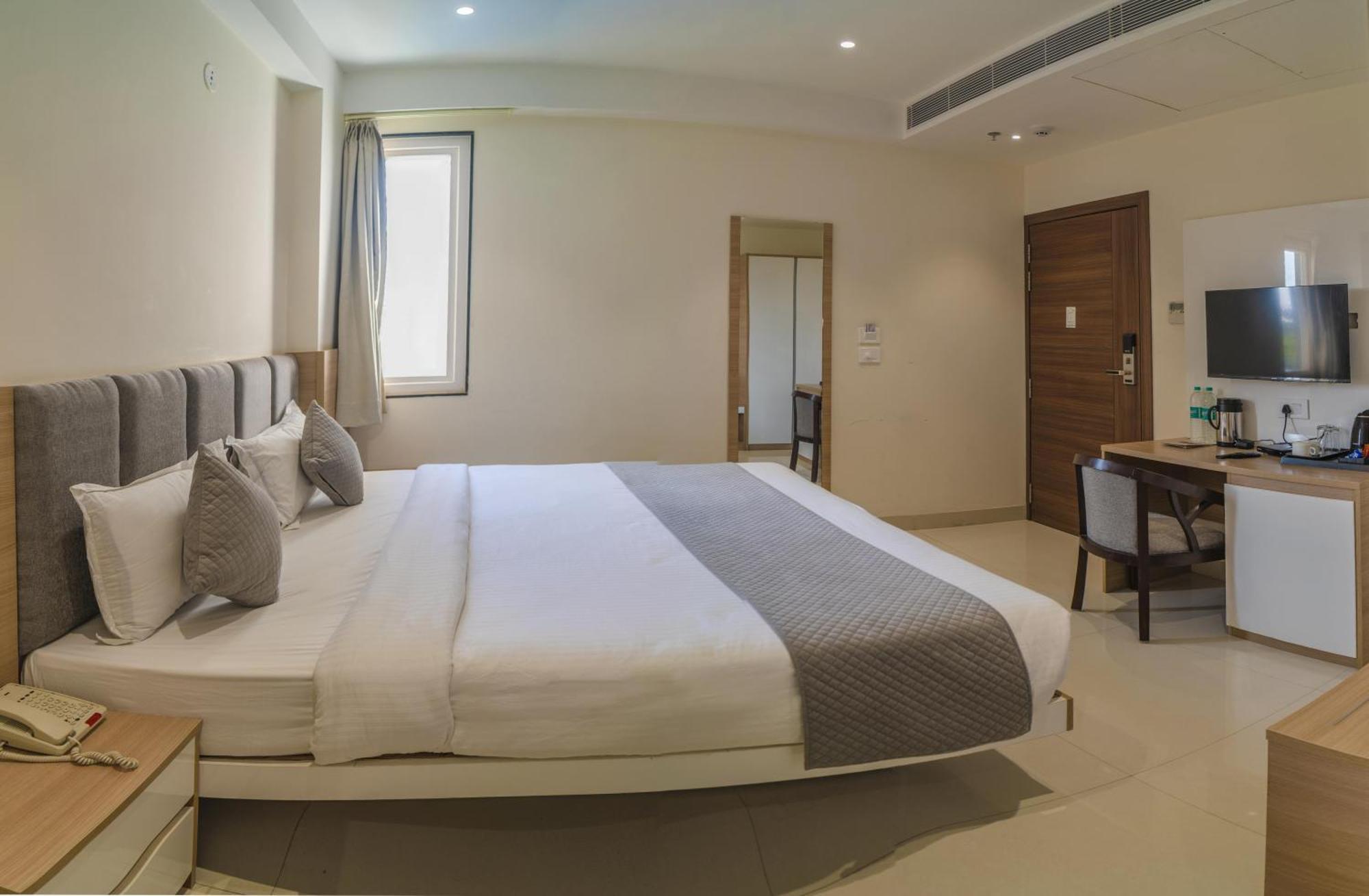 The Mangal View Residency - A Luxury Boutique Business Hotel Udaipur Buitenkant foto